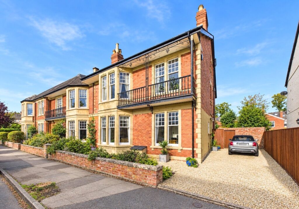 Property Image 0 Image 0